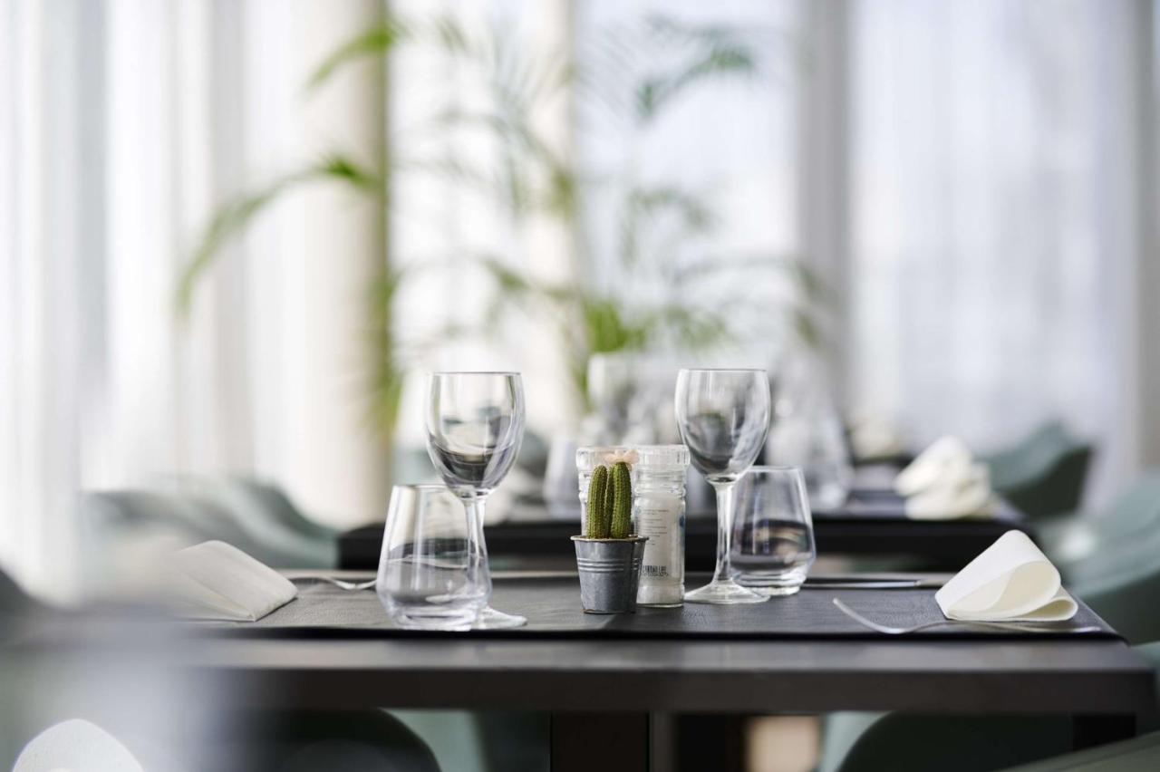 Park Inn By Radisson Liege Airport Grâce-Hollogne Екстериор снимка